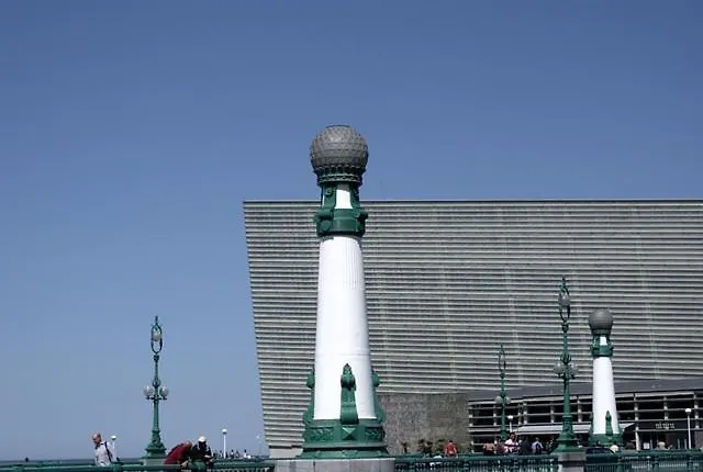 La Zurri Near Kursaal * サン・セバスティアン