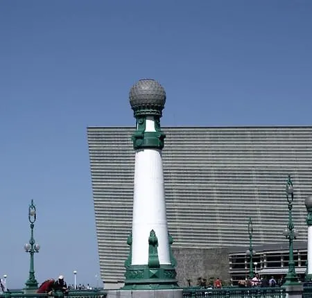 La Zurri Near Kursaal * 圣塞瓦斯蒂安